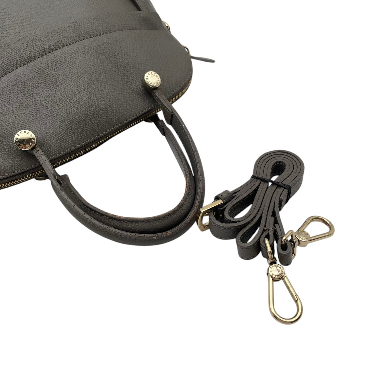 【良品】フルラ パイパー ハンドバッグ グレー レザー 2WAY ショルダーバッグ 斜め掛け 斜めがけ 金具 通勤 通学 ビジネス レディース 人気 定番 普段使い 高級感 上品 おしゃれ シンプル 大人可愛い ブランドバッグ 収納力抜群 丈夫 S16