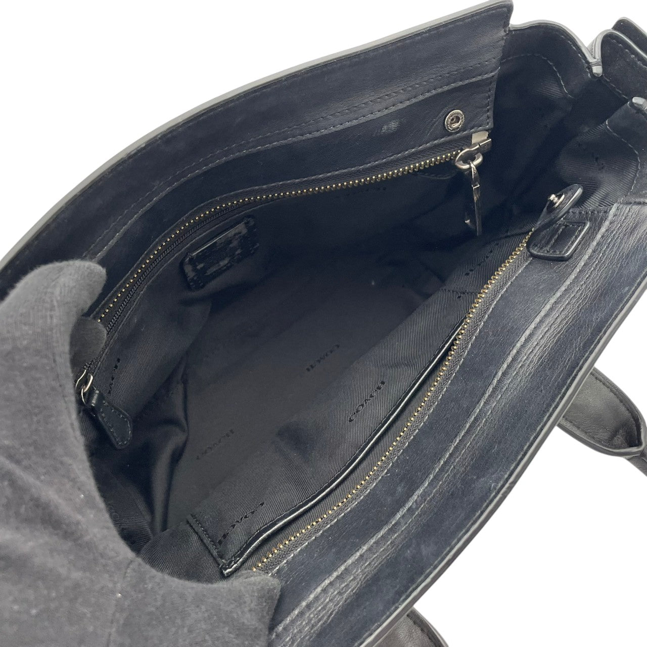 【美品】コーチ スワッガー ハンドバッグ 2WAY ショルダーバッグ スネーク柄 レザー 本革 ベージュ ブラック レディース 人気 定番 高級感 エレガント お出かけ パーティー 上品 大人可愛い 丈夫 収納力 デザイン性 蛇柄 ブランドバッグ S86