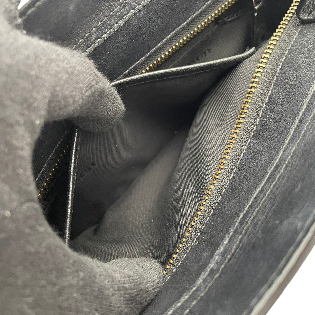 【美品】コーチ スワッガー ハンドバッグ 2WAY ショルダーバッグ スネーク柄 レザー 本革 ベージュ ブラック レディース 人気 定番 高級感 エレガント お出かけ パーティー 上品 大人可愛い 丈夫 収納力 デザイン性 蛇柄 ブランドバッグ S86