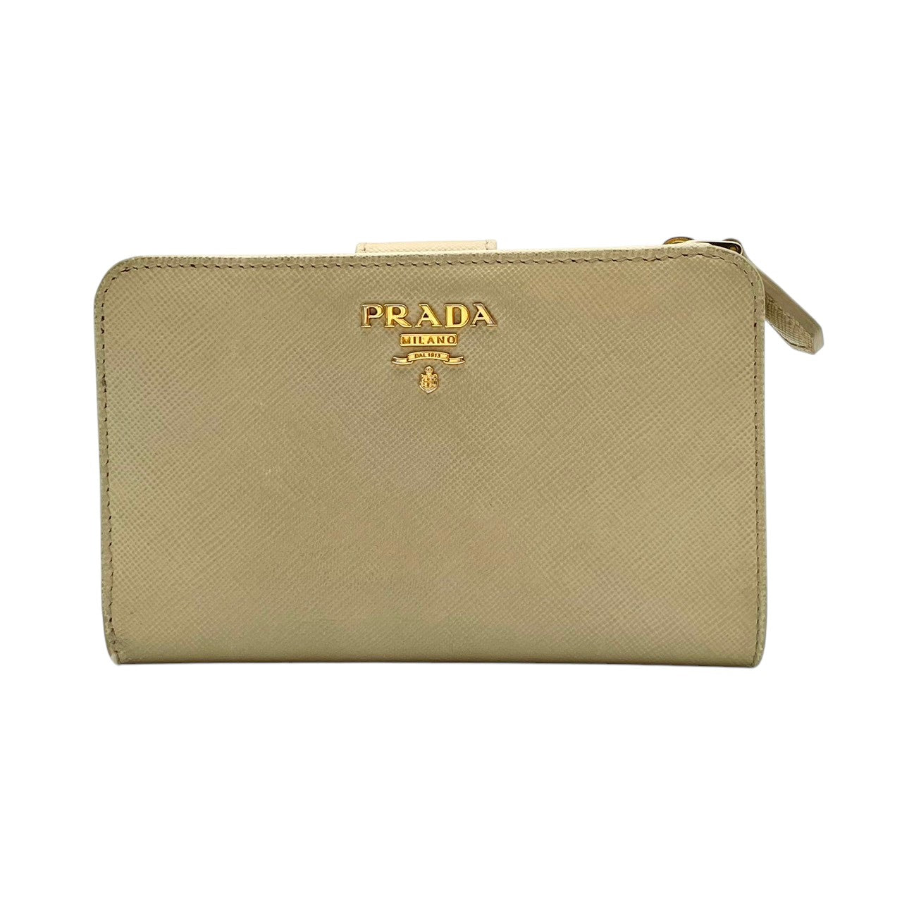 【良品】プラダ サフィアーノ 二つ折り財布 コンパクトウォレット L字ファスナー ベージュ レザー ミニ財布 レディース 人気 定番 ブランド ビジネス カジュアル エレガント 上品 高級感 大人可愛い おしゃれ 贈り物 ギフト プレゼント お出かけ W4