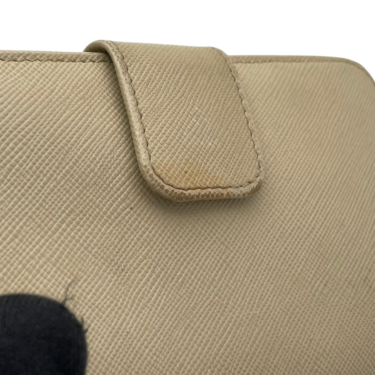 【良品】プラダ サフィアーノ 二つ折り財布 コンパクトウォレット L字ファスナー ベージュ レザー ミニ財布 レディース 人気 定番 ブランド ビジネス カジュアル エレガント 上品 高級感 大人可愛い おしゃれ 贈り物 ギフト プレゼント お出かけ W4