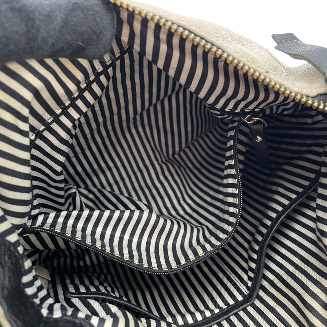 【良品】ケイトスペード 2WAY ショルダーバッグ ハンドバッグ グレージュ レザー 通勤 通学 大容量 大人可愛い 人気 定番 ブランド 高級感 シンプル エレガント 希少 使いやすい 収納 お出かけ 旅行 デイリー 鞄 カバン レディース S91