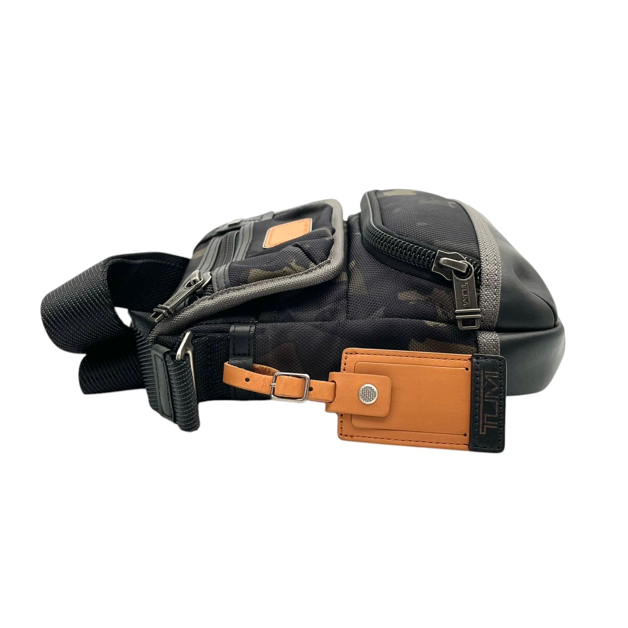 【美品】トゥミ TUMI ALPHA BRAVO ショルダーバッグ クロスボディ 迷彩 カモ柄 メンズ レディース 人気 定番 ビジネス カジュアル 通勤 通学 大容量 多機能 高耐久 旅行 シンプル 高級感 ブランド 上品 鞄 カバン 希少 S91