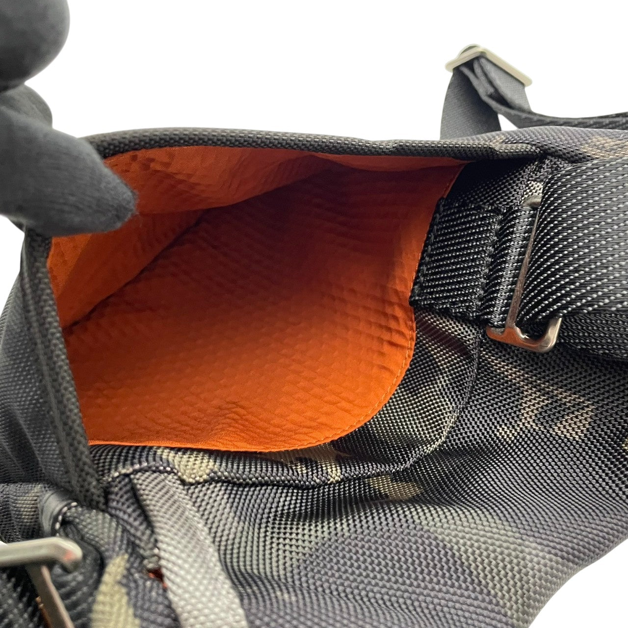 【美品】トゥミ TUMI ALPHA BRAVO ショルダーバッグ クロスボディ 迷彩 カモ柄 メンズ レディース 人気 定番 ビジネス カジュアル 通勤 通学 大容量 多機能 高耐久 旅行 シンプル 高級感 ブランド 上品 鞄 カバン 希少 S91