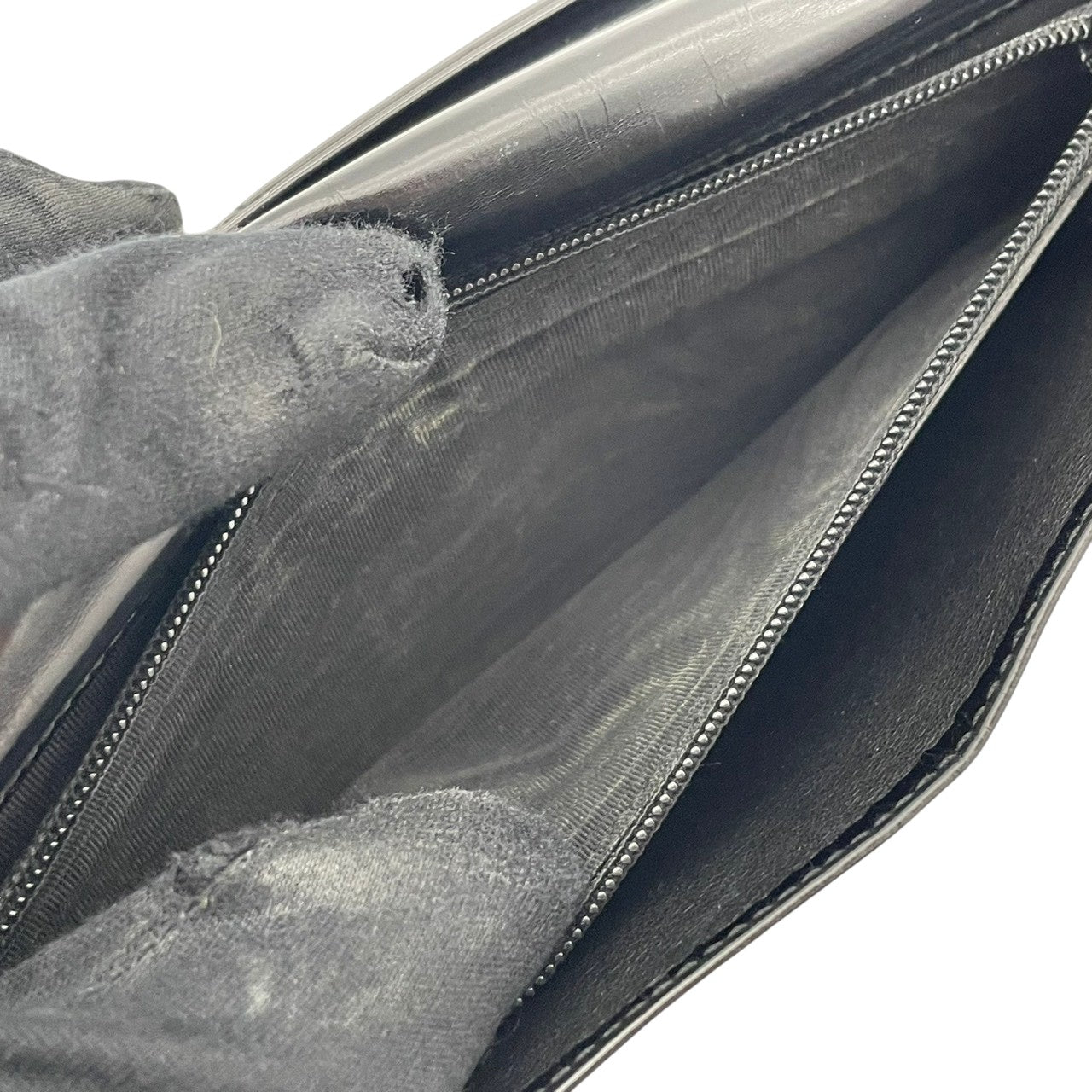 【良品】グッチ 長財布 パテントレザー エンボスGロゴ 黒 ブラック エナメル ロングウォレット レディース メンズ 人気 定番 ブランド ビジネス カジュアル エレガント 高級感 普段使い お出かけ 旅行 ギフト プレゼント 希少 レア 鞄 カバン W3