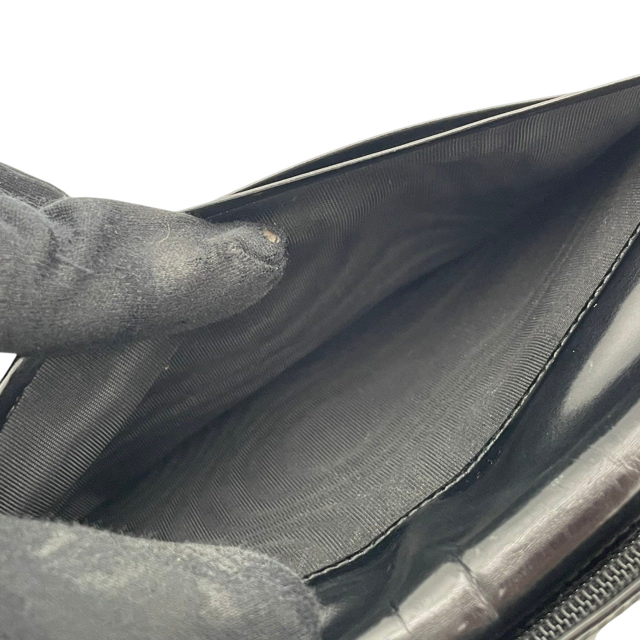 【良品】グッチ 長財布 パテントレザー エンボスGロゴ 黒 ブラック エナメル ロングウォレット レディース メンズ 人気 定番 ブランド ビジネス カジュアル エレガント 高級感 普段使い お出かけ 旅行 ギフト プレゼント 希少 レア 鞄 カバン W3