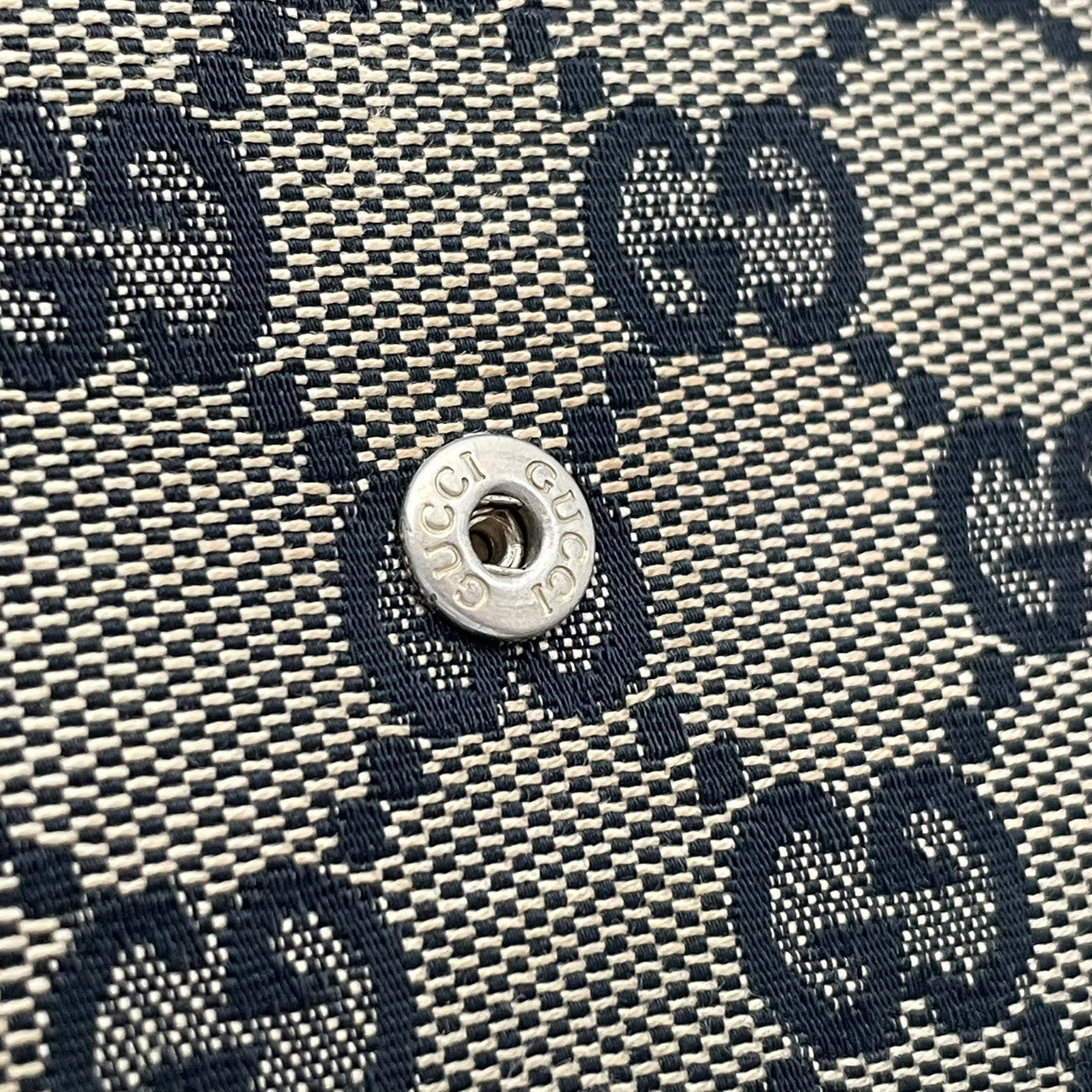 【良品】グッチ ジャッキー GGキャンバス 二つ折り財布 コンパクトウォレット ベージュ ブラック レザー レディース 人気 定番 ブランド ビジネス カジュアル 上品 エレガント 高級感 普段使い お出かけ 旅行 ギフト プレゼント 希少 W3