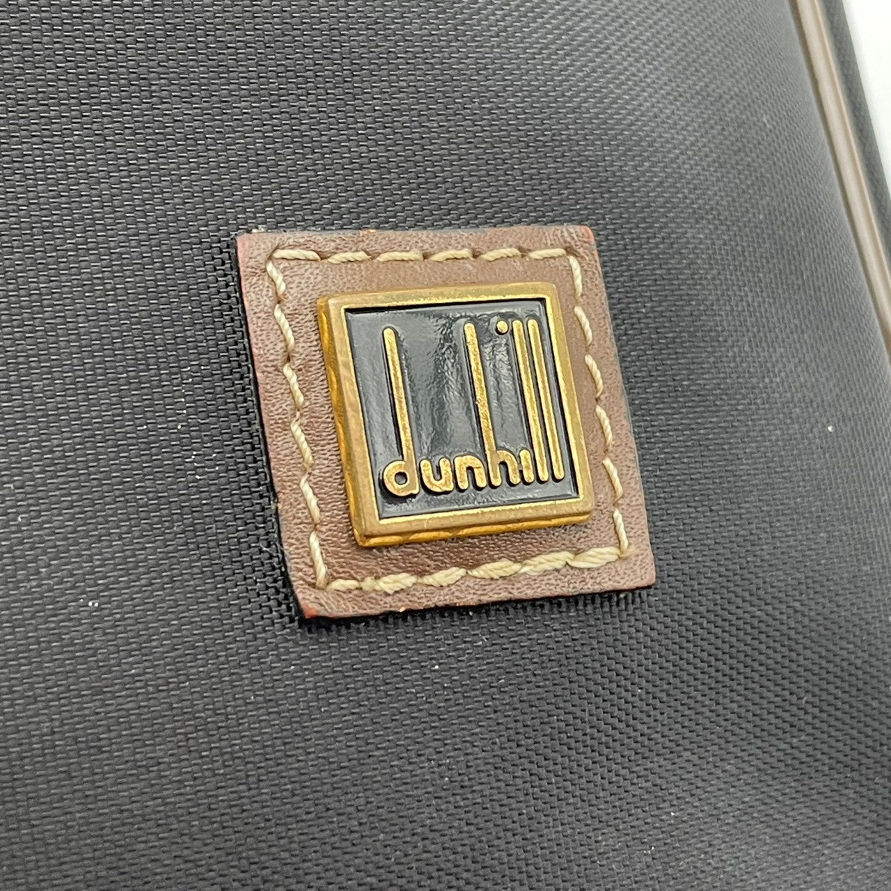 ダンヒル バッグ セカンドバッグ クラッチバッグ メンズ ナイロン レザー 本革 ブラック ブラウン 黒 茶 ゴールド金具 ロゴ プレート クラシック エレガント スタイリッシュ シンプル ミニバッグ ビジネス 普段使い お出かけ 旅行 定番 人気 S76