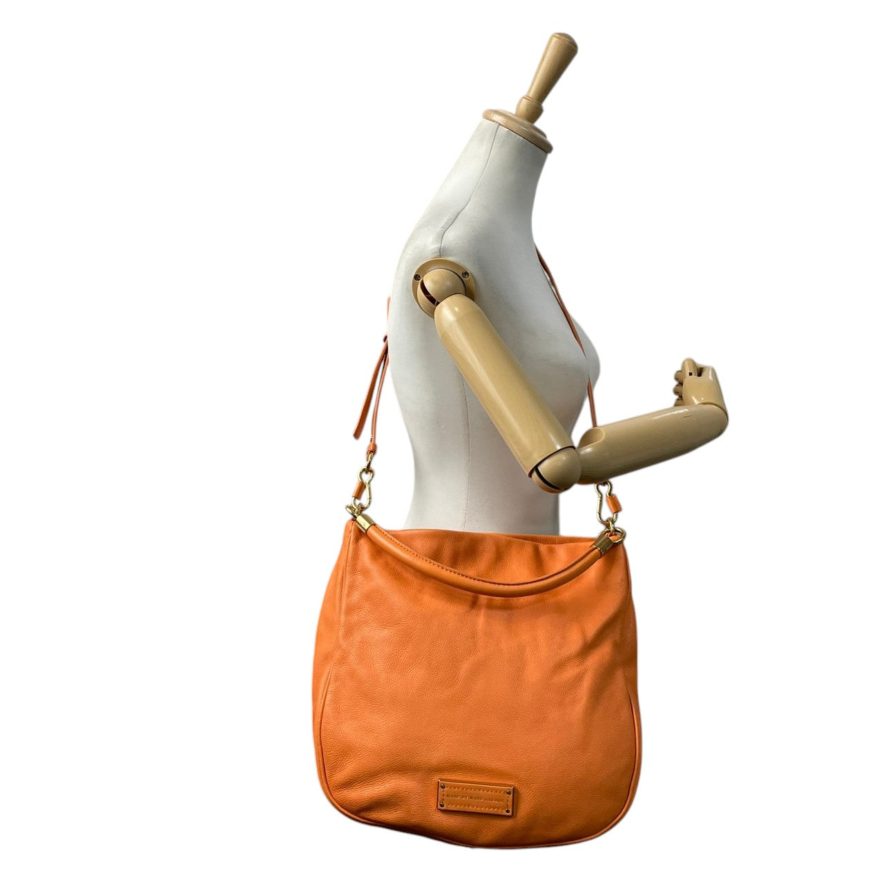 【美品】マークバイマークジェイコブス バッグ ハンドバッグ ショルダーバッグ 2WAY クラシック Q サッチェル 本革 レザー オレンジ ゴールド金具 斜め掛け 肩掛け クラシック エレガント スタイリッシュ 上品 お出かけ 旅行 デイリー 通勤 S10