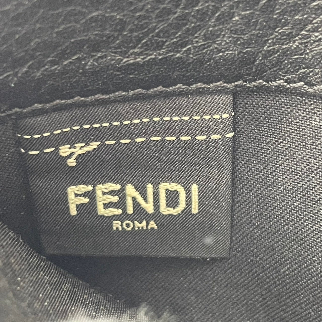 フェンディ 財布 セレリア ジップアラウンド長財布 ラウンドファスナー長財布 ロングウォレット 本革 ローマレザー ブラック 黒 シルバー金具 クラシック エレガント スタイリッシュ シンプル 上品 ビジネス メンズ レディース 定番 人気 鞄 W5