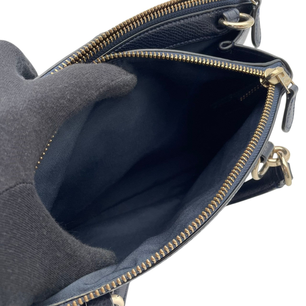 【美品】コーチ バッグ レザー 2WAY ショルダーバッグ ハンドバッグ クロスボディ 斜め掛け 肩掛け 手提げ 本革 ネイビー 紺 ゴールド金具 エレガント スタイリッシュ カジュアル 上品 通勤 通学 お出かけ 旅行 デイリー レディース 定番 S97
