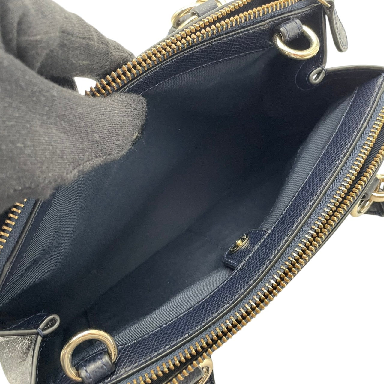 【美品】コーチ バッグ レザー 2WAY ショルダーバッグ ハンドバッグ クロスボディ 斜め掛け 肩掛け 手提げ 本革 ネイビー 紺 ゴールド金具 エレガント スタイリッシュ カジュアル 上品 通勤 通学 お出かけ 旅行 デイリー レディース 定番 S97