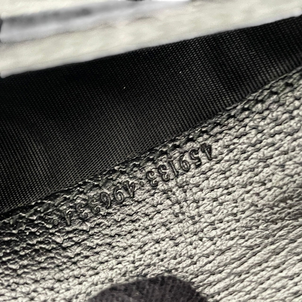 【美品】グッチ 財布 GGマーモント 二つ折り長財布 札入れ ロングウォレット 本革 レザー ブラック 黒 ゴールド金具 インターロッキングG クラシック エレガント スタイリッシュ シンプル 上品 ミニマル ビジネス メンズ レディース 定番 人気 W1