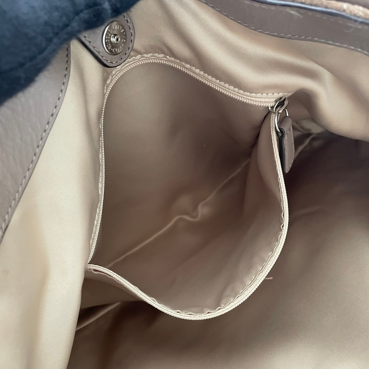 コーチ バッグ キャンベル スエード トートバッグ ハンドバッグ 手提げ鞄 肩掛け 本革 レザー ライトブラウン 茶系 シルバー金具 エレガント クラシック スタイリッシュ カジュアル 上品 お出かけ デイリー レディース 定番 人気 毎日使い 鞄 S57