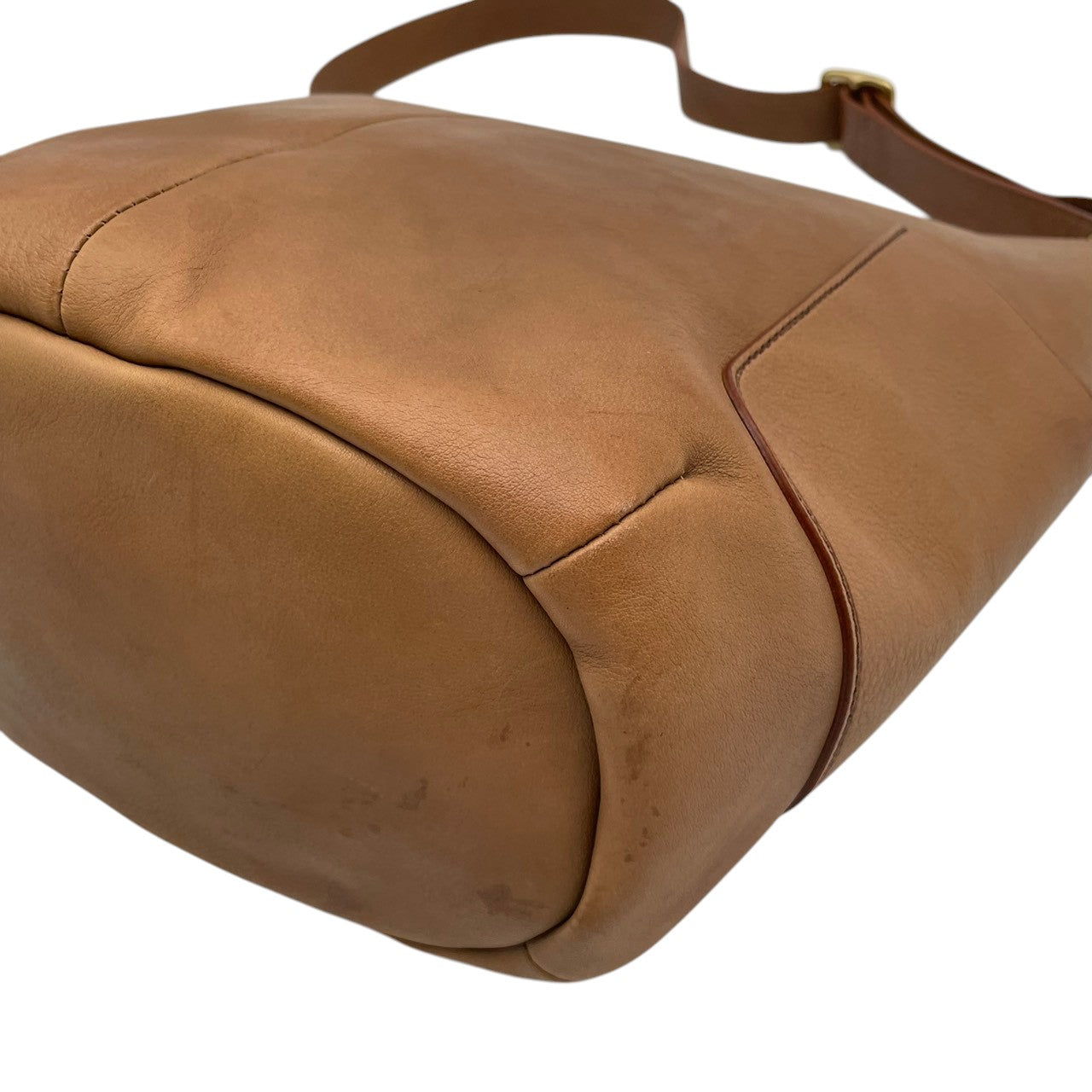 アニエスベー バッグ olive オリーヴ シリーズ ショルダーバッグ ワンショルダーバッグ 肩掛け 斜め掛け 本革 カウレザー キャメルブラウン 茶系 ゴールド金具 エレガント クラシック スタイリッシュ カジュアル 上品 お出かけ デイリー S15