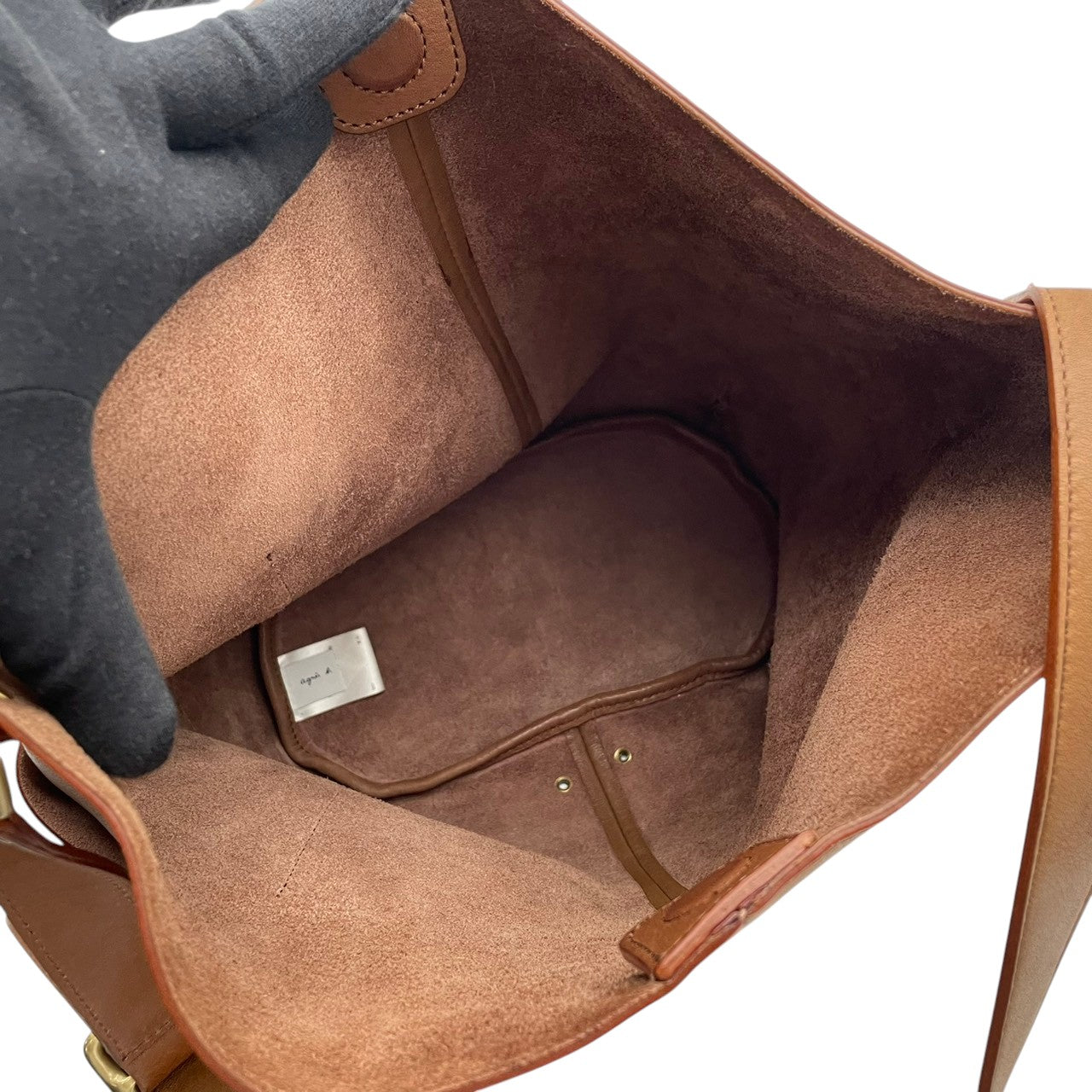 アニエスベー バッグ olive オリーヴ シリーズ ショルダーバッグ ワンショルダーバッグ 肩掛け 斜め掛け 本革 カウレザー キャメルブラウン 茶系 ゴールド金具 エレガント クラシック スタイリッシュ カジュアル 上品 お出かけ デイリー S15