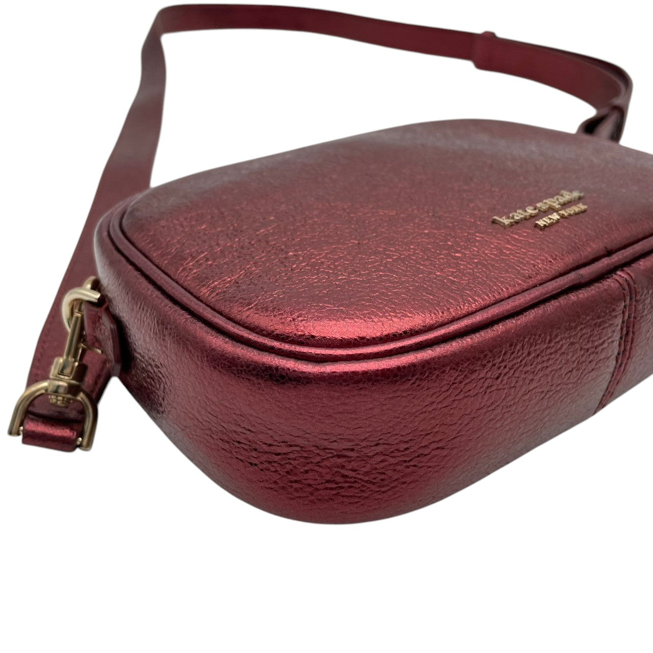 【美品】ケイトスペード バッグ 渡辺直美 コラボ 限定カプセルコレクション スモール カメラバッグ ショルダーバッグ 斜め掛け 肩掛け ポシェット 本革 メタリックピンク ボルドー系 ゴールド金具 エレガント スタイリッシュ カジュアル デイリー S15