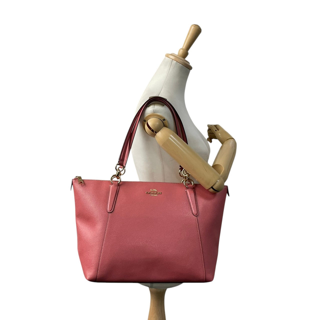【美品】 COACH コーチ バッグ クロスグレーン レザー アヴァ トートバッグ ハンドバッグ 手提げ 肩掛け A4収納 本革 ピンク系 コーラルピンク ゴールド金具 ビジネス 通勤 通学 レディース 定番 人気 鞄 S54