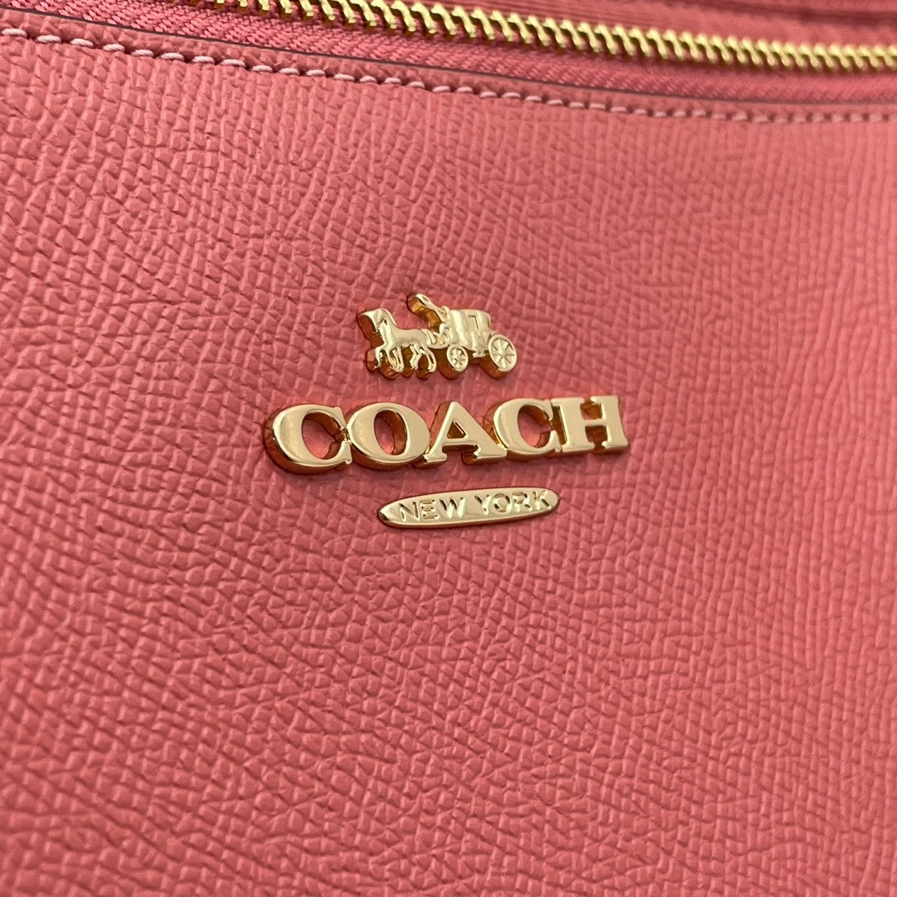 【美品】 COACH コーチ バッグ クロスグレーン レザー アヴァ トートバッグ ハンドバッグ 手提げ 肩掛け A4収納 本革 ピンク系 コーラルピンク ゴールド金具 ビジネス 通勤 通学 レディース 定番 人気 鞄 S54