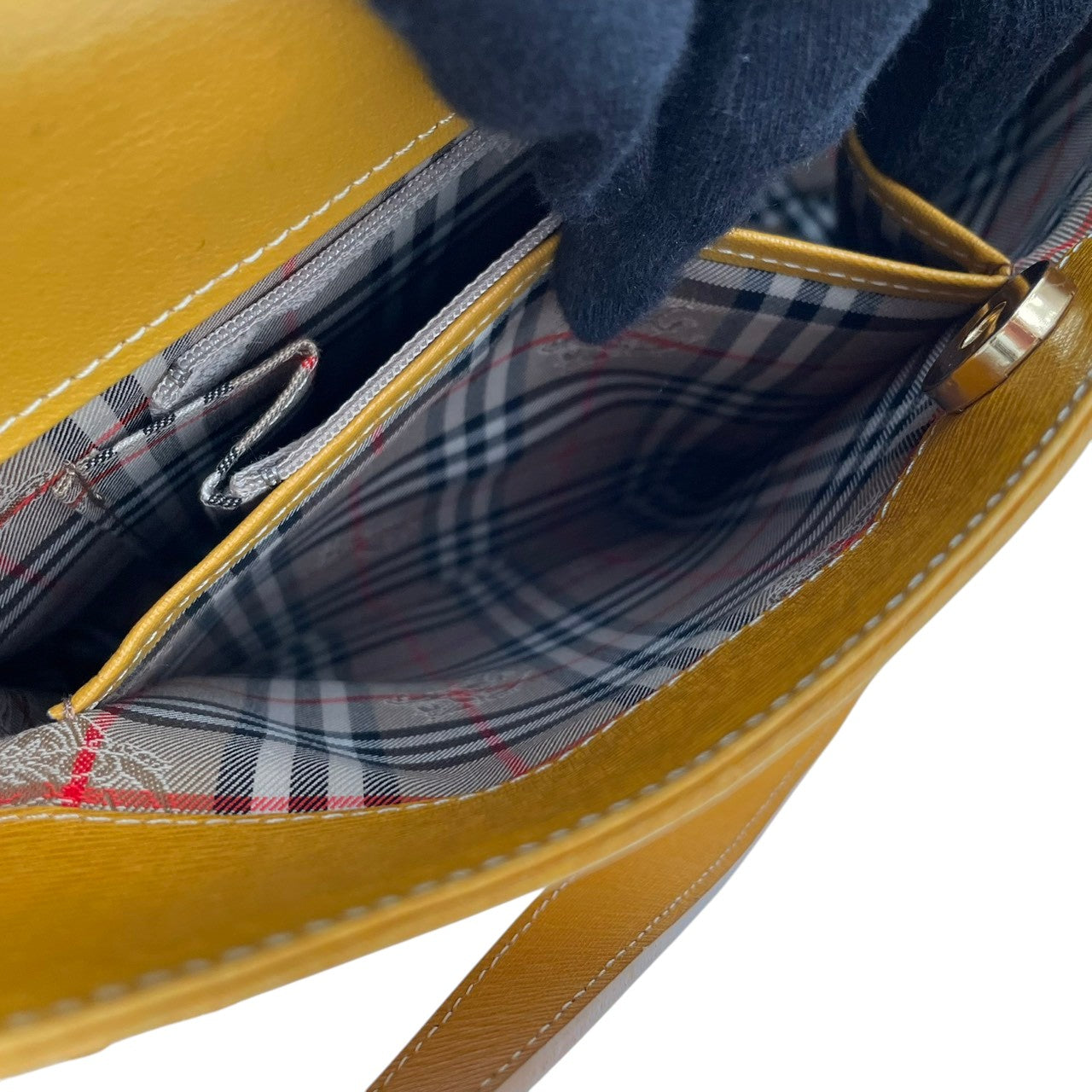 Burberry バーバリー バッグ バーバリーズ ヴィンテージ レザー パテントレザー ショルダーバッグ ワンショルダー 肩掛け イエロー 黄色 キャメル ブラウン 茶系 ゴールド金具 ロゴプレート レトロ レディース 人気 定番 鞄 S32