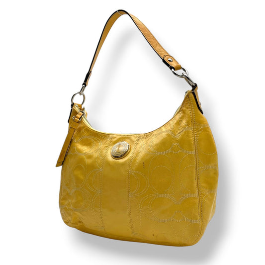 COACH コーチ バッグ シグネチャー エナメル パッチワーク ホーボー ショルダーバッグ ワンショルダー 肩掛け パテントレザー レザー 本革 イエロー 黄色 シルバー金具 エレガント スタイリッシュ カジュアル レディース 女性 定番 人気 鞄 F19282 S80