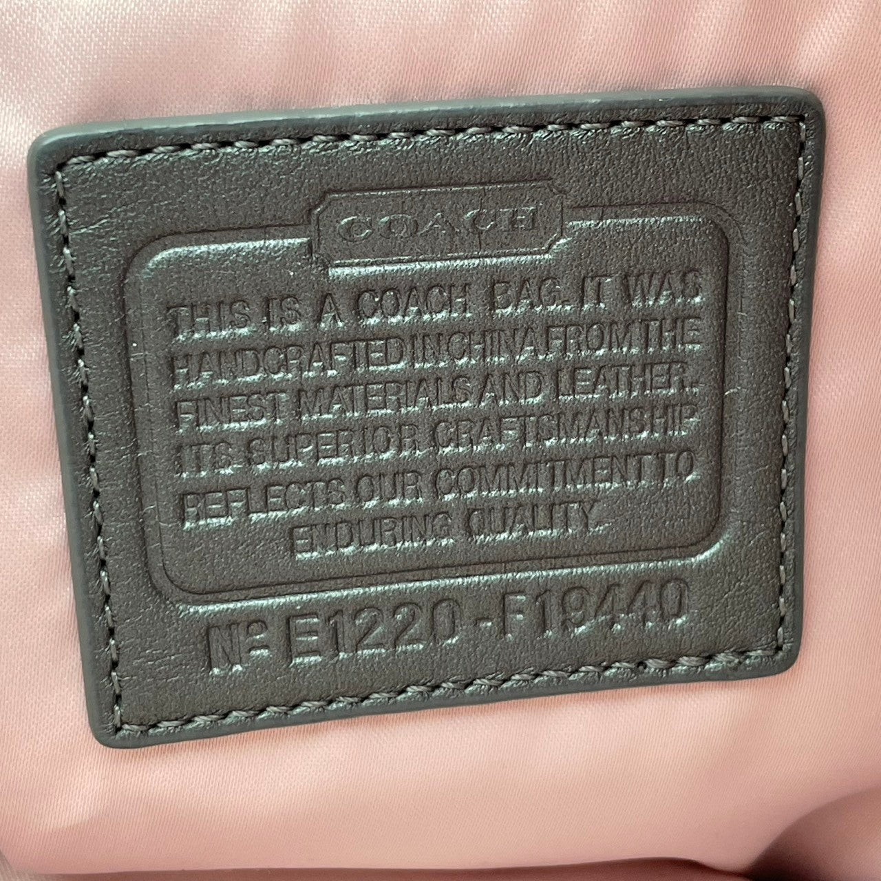 COACH コーチ バッグ シグネチャー ラウラ トートバッグ ハンドバッグ 肩掛け 手提げ A4収納 軽量 ナイロン レザー 本革 グレー 灰色 シルバー金具 エレガント クラシック カジュアル ビジネス 通勤 通学 レディース F19440 S80