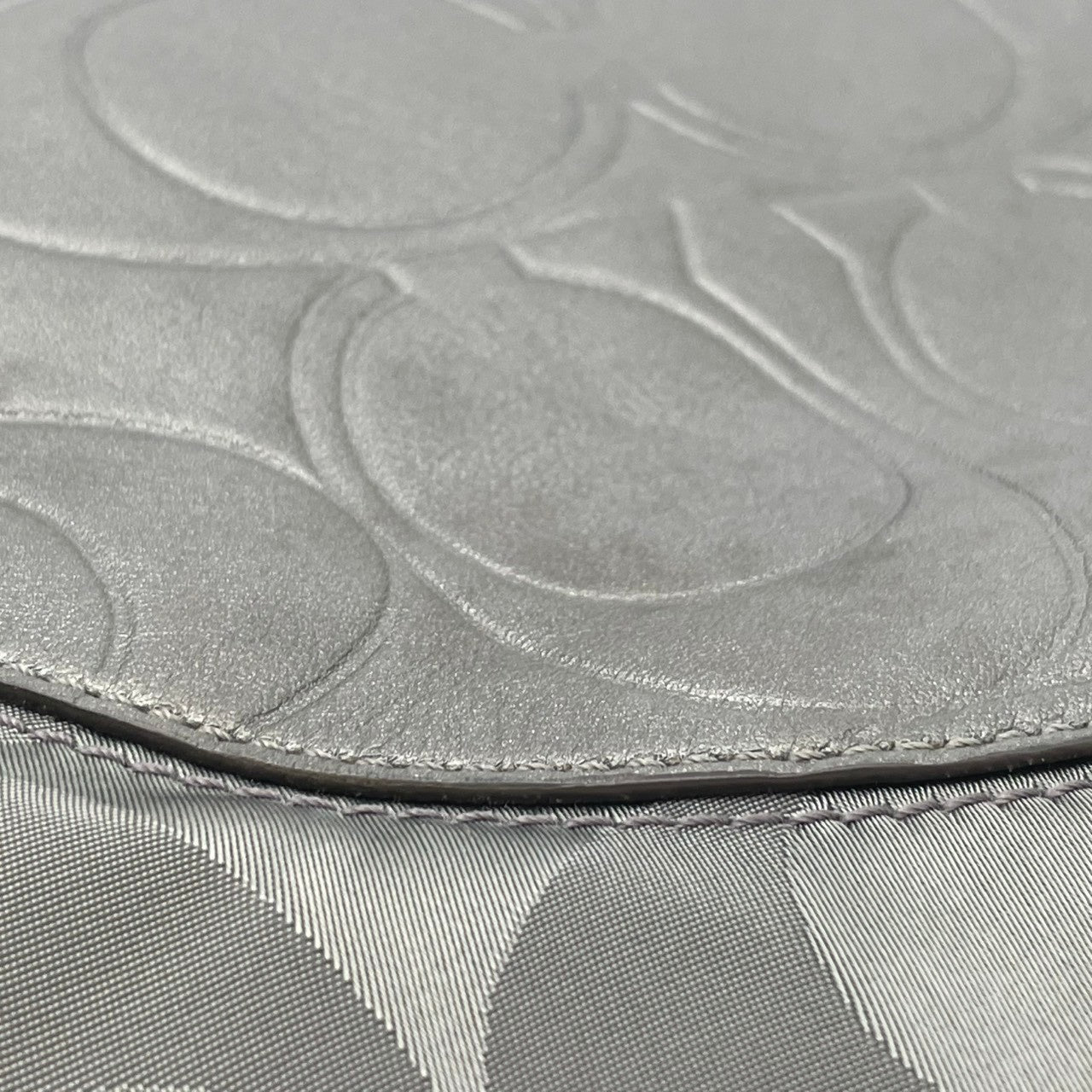 COACH コーチ バッグ シグネチャー ラウラ トートバッグ ハンドバッグ 肩掛け 手提げ A4収納 軽量 ナイロン レザー 本革 グレー 灰色 シルバー金具 エレガント クラシック カジュアル ビジネス 通勤 通学 レディース F19440 S80