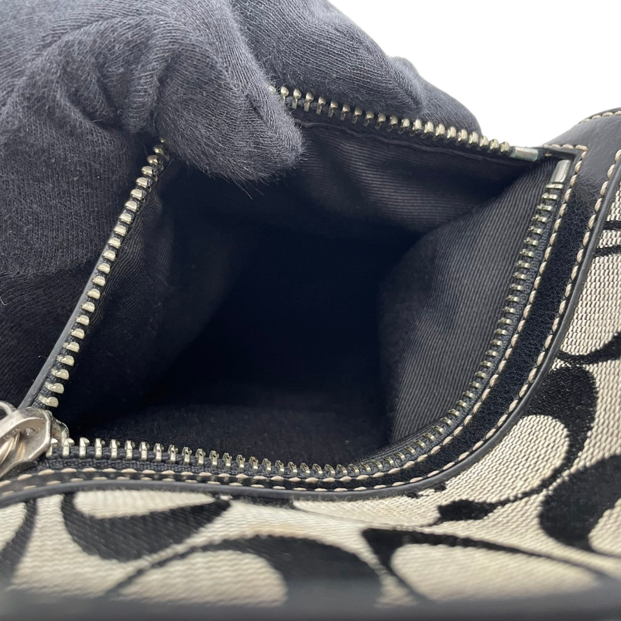 【美品】 COACH コーチ バッグ シグネチャー ダッフル ショルダーバッグ 斜め掛け 肩掛け キャンバス レザー 本革 グレー ブラック 黒 シルバー金具 エレガント クラシック カジュアル レディース 女性 定番 人気 鞄 9362 S90