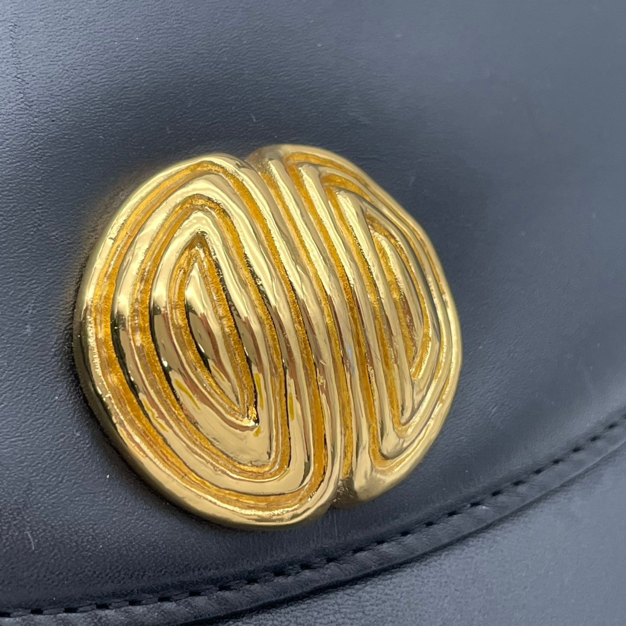 ジバンシー バッグ GIVENCHY ヴィンテージ トップハンドル ハンドバッグ フォーマルバッグ 手提げ レザー 本革 ブラック 黒 ゴールド金具 モチーフ エレガント クラシック レトロ 冠婚葬祭 式典 レディース 女性 人気 定番 鞄 S90