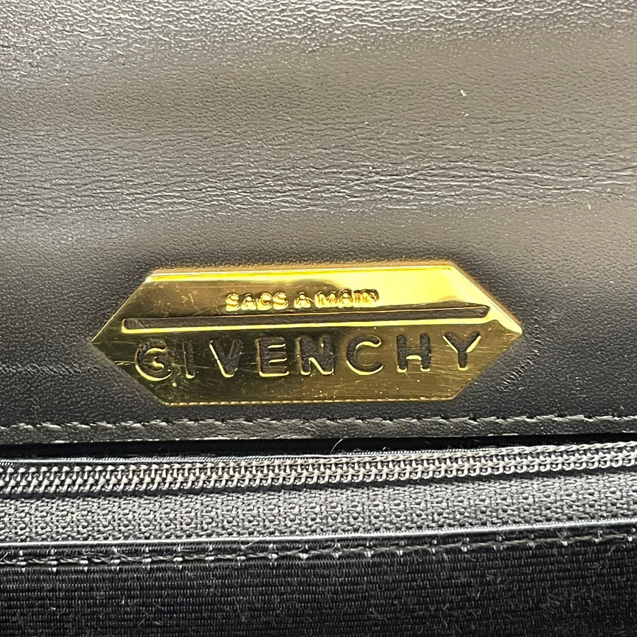 ジバンシー バッグ GIVENCHY ヴィンテージ トップハンドル ハンドバッグ フォーマルバッグ 手提げ レザー 本革 ブラック 黒 ゴールド金具 モチーフ エレガント クラシック レトロ 冠婚葬祭 式典 レディース 女性 人気 定番 鞄 S90