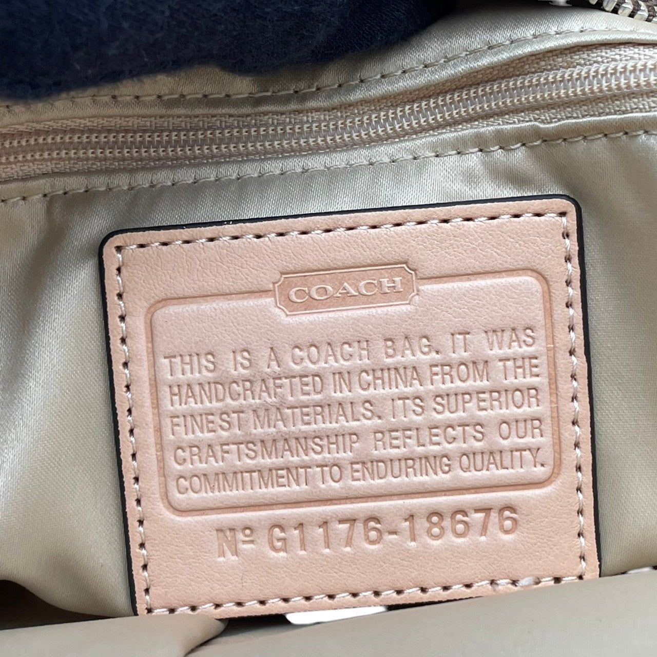 【美品】 COACH コーチ バッグ ポピー シグネチャー サテン ショルダー トートバッグ ハンドバッグ 手提げ キャンバス エナメル ベージュ ゴールド 金色 シルバー金具 カジュアル デイリー 通勤 通学 レディース 18676 S90