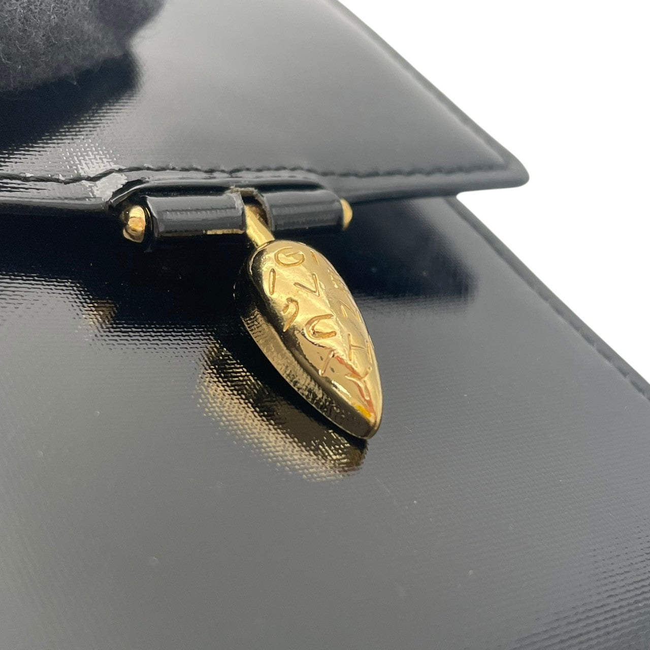 【美品】ジバンシー ヴィンテージ ミニチェーンショルダーバッグ ポシェット パテントレザー ブラック 黒 ゴールド金具 エレガント クラシック レトロ フォーマル パーティー デイリーユース レディース 女性 人気 定番 鞄 S81