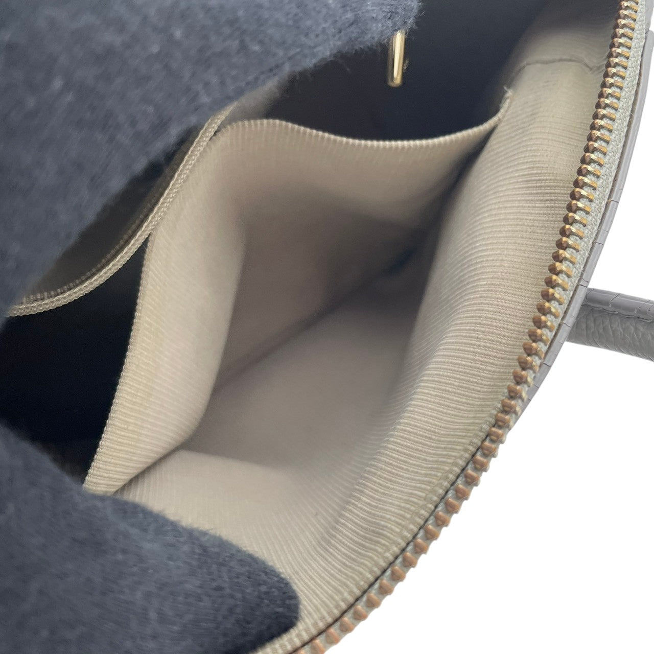 フルラ テッサ 2WAY ハンドバッグ ショルダーバッグ 手提げ 斜め掛け レザー 本革 グレー ゴールド金具 エレガント クラシック スタイリッシュ カジュアル デイリー 通勤 通学 レディース 女性 人気 定番 綺麗め 上品 高級感 お出かけ S81