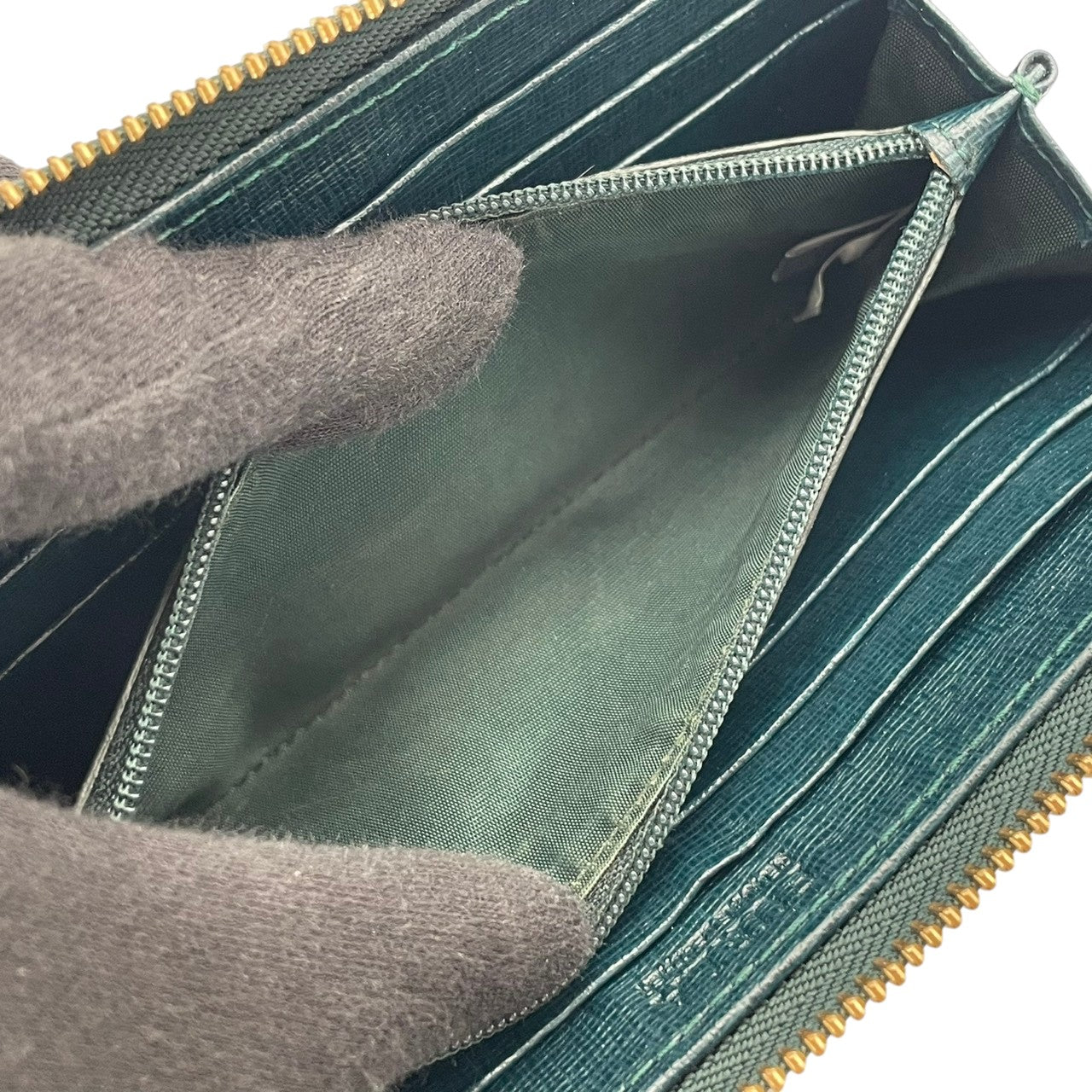 【美品】フルラ BABYLON バビロン ジップアラウンド ウォレット 長財布 ラウンドファスナー 小銭入れあり レザー 本革 ダークグリーン 深緑 ゴールド金具 エレガント クラシック デイリー 通勤 通学 レディース 女性 人気 定番 綺麗め 上品 W1