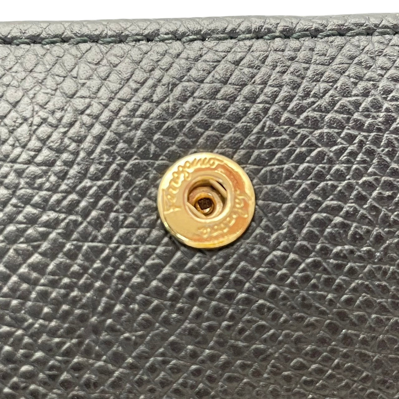 フェラガモ Salvatore Ferragamo ガンチーニ Wホック 二つ折り財布 コンパクト財布 レザー 本革 ブラック 黒 ゴールド金具 アイコン エレガント クラシック レトロ レディース 女性 人気 定番 高級感 財布 W1