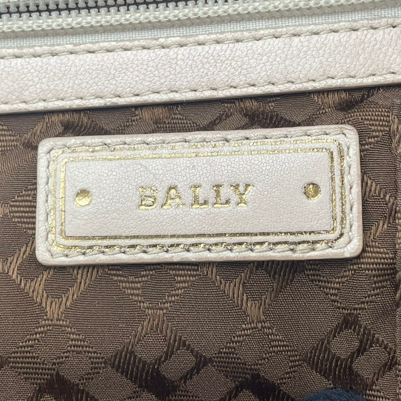 バリー BALLY 2WAY ショルダーバッグ ハンドバッグ 斜め掛け クロスボディ トートバッグ レザー 本革 ピンクベージュ ゴールド金具 ギャザー シャーリング エレガント フェミニン レディース 女性 人気 定番 鞄 S66