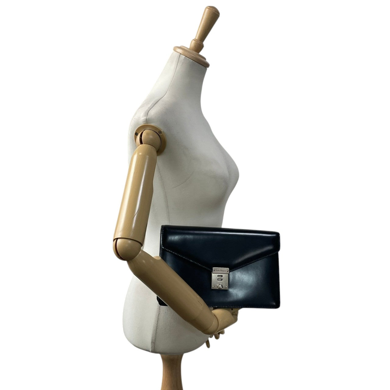 【美品】フェラガモ Salvatore Ferragamo ダイヤルロック式 レザー クラッチバッグ 手提げ かばん 鞄 本革 ブラック 黒 シルバー金具 ビジネス フォーマル メンズ レディース ユニセックス EP-24 1001 人気 定番 S66
