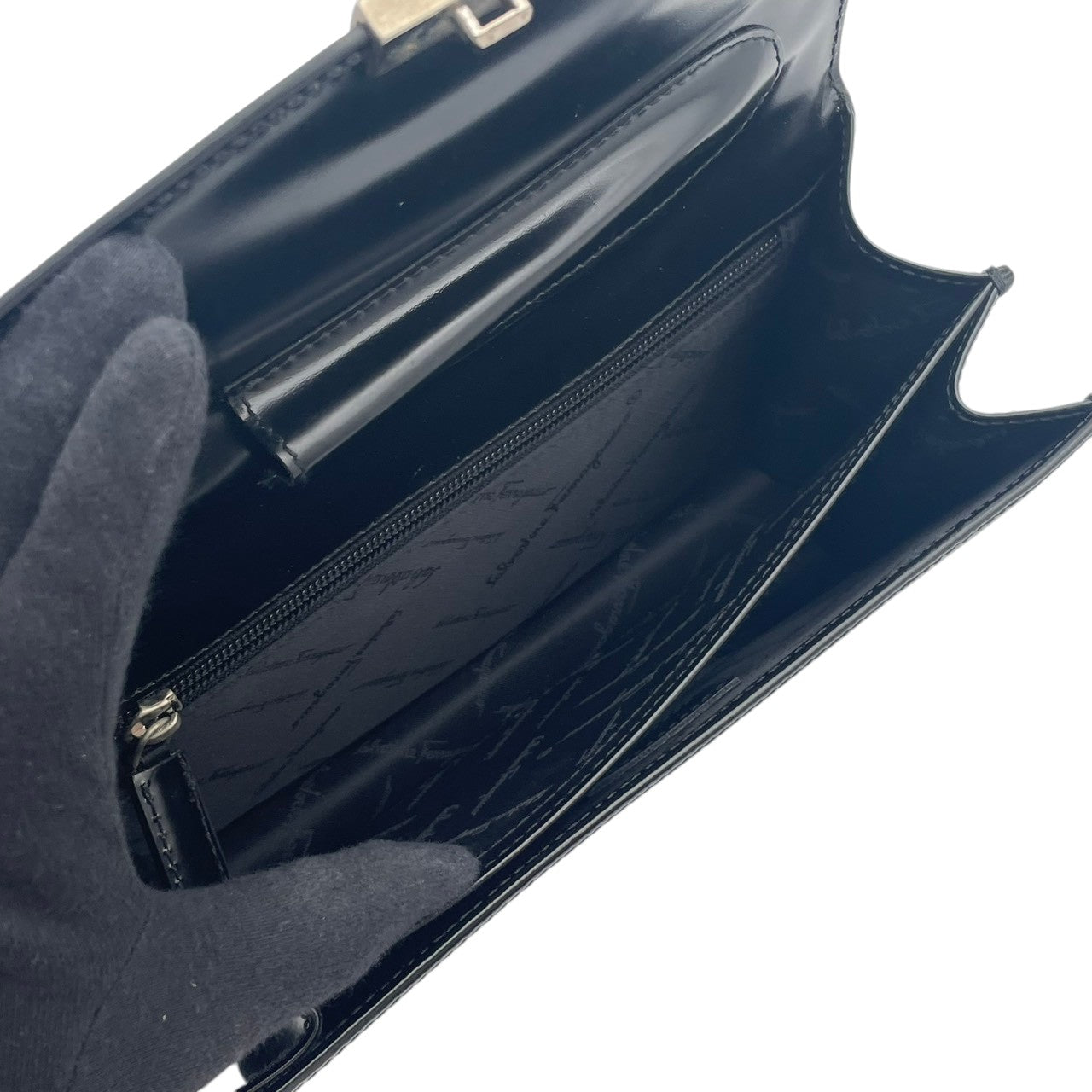 【美品】フェラガモ Salvatore Ferragamo ダイヤルロック式 レザー クラッチバッグ 手提げ かばん 鞄 本革 ブラック 黒 シルバー金具 ビジネス フォーマル メンズ レディース ユニセックス EP-24 1001 人気 定番 S66