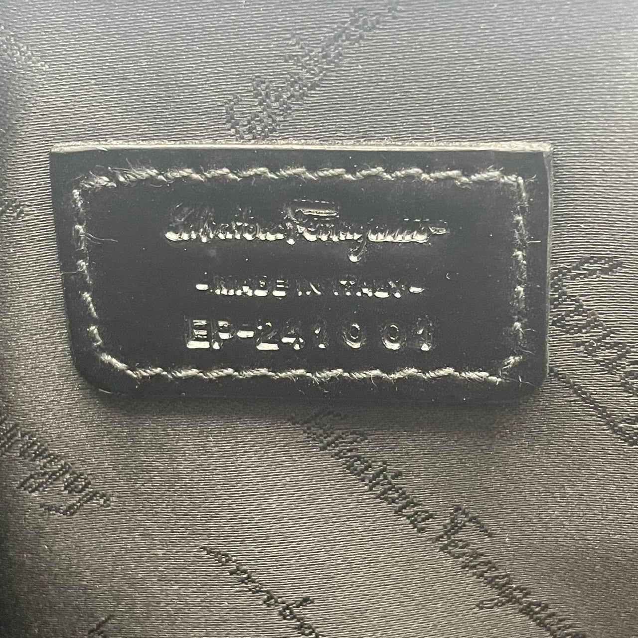 【美品】フェラガモ Salvatore Ferragamo ダイヤルロック式 レザー クラッチバッグ 手提げ かばん 鞄 本革 ブラック 黒 シルバー金具 ビジネス フォーマル メンズ レディース ユニセックス EP-24 1001 人気 定番 S66