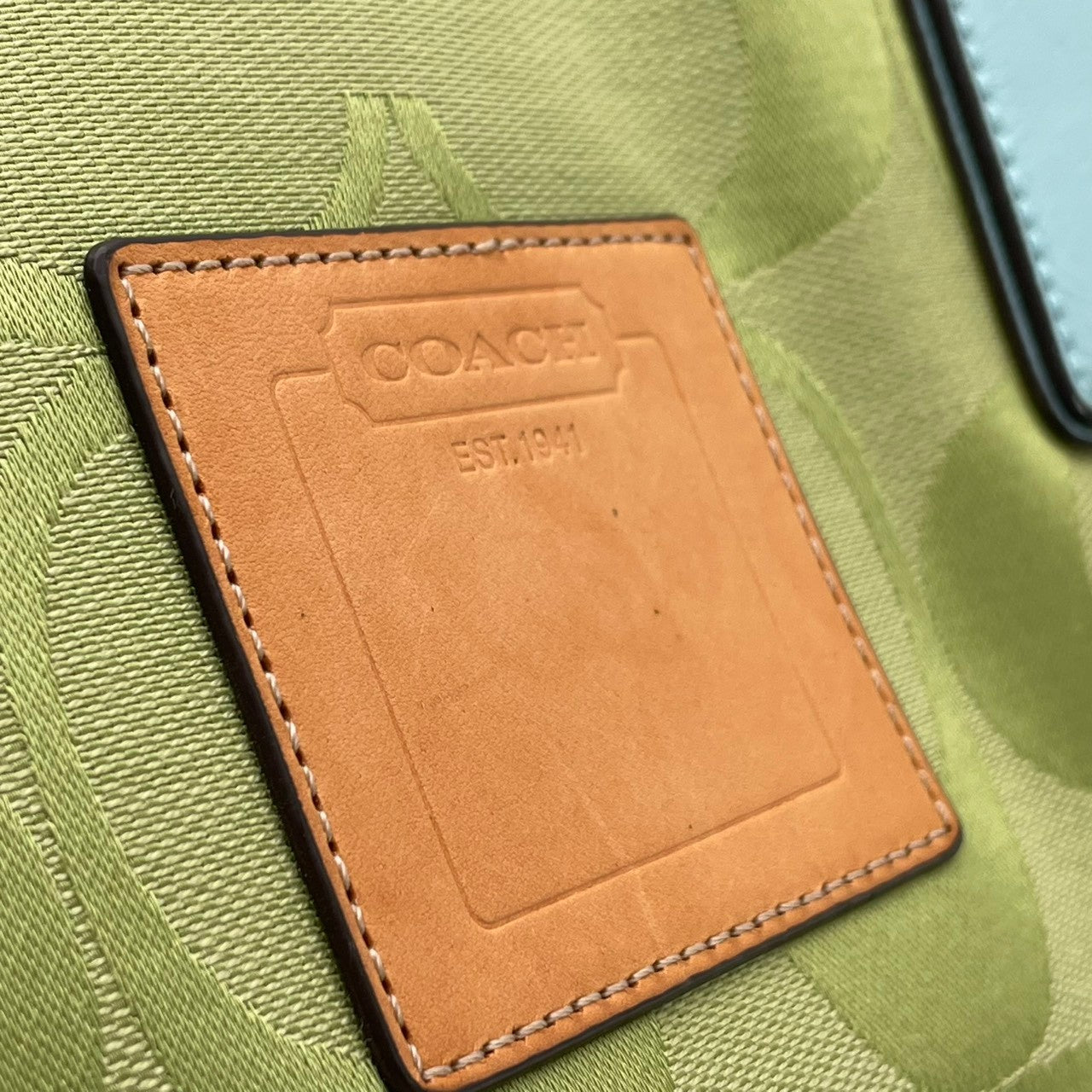 コーチ COACH リゾート シグネチャー XL トートバッグ ハンドバッグ 手提げ 肩掛け 大容量 A4収納 キャンバス レザー ライトグリーン 水色 シルバー金具 エレガント カジュアル デイリー 通勤 通学 レディース 女性 人気 22690 S66