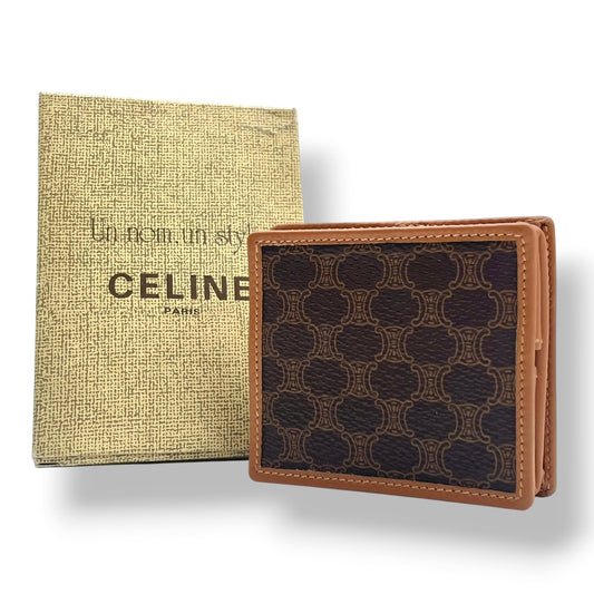 【極美品】セリーヌ CELINE マカダム柄 トリオンフ コンパクト財布 折り財布 ミニ財布 PVC レザー キャメルブラウン ブラウン ゴールド金具 ヴィンテージ レトロ エレガント 高級感 箱付き レディース 人気 定番 W5