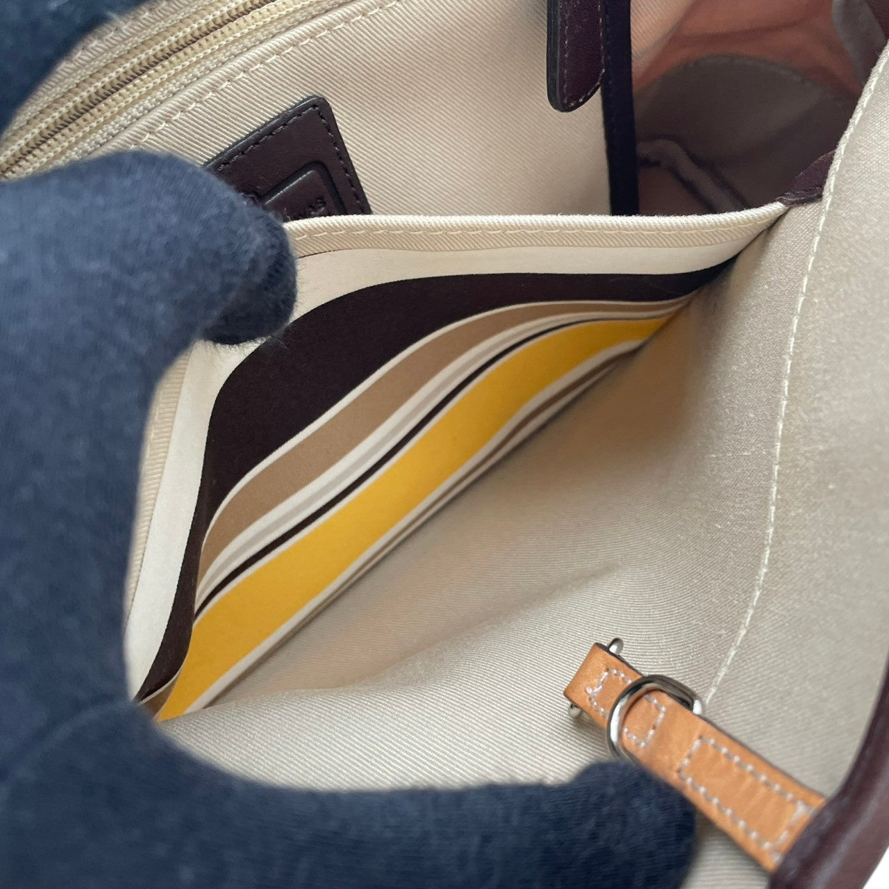 コーチ COACH ボーダー キャンバス レザー トートバッグ ハンドバッグ 手提げ ブラウン 茶色 ベージュ シルバー金具 エレガント カジュアル デイリー 通勤 通学 レディース 女性 人気 定番 7713 S68