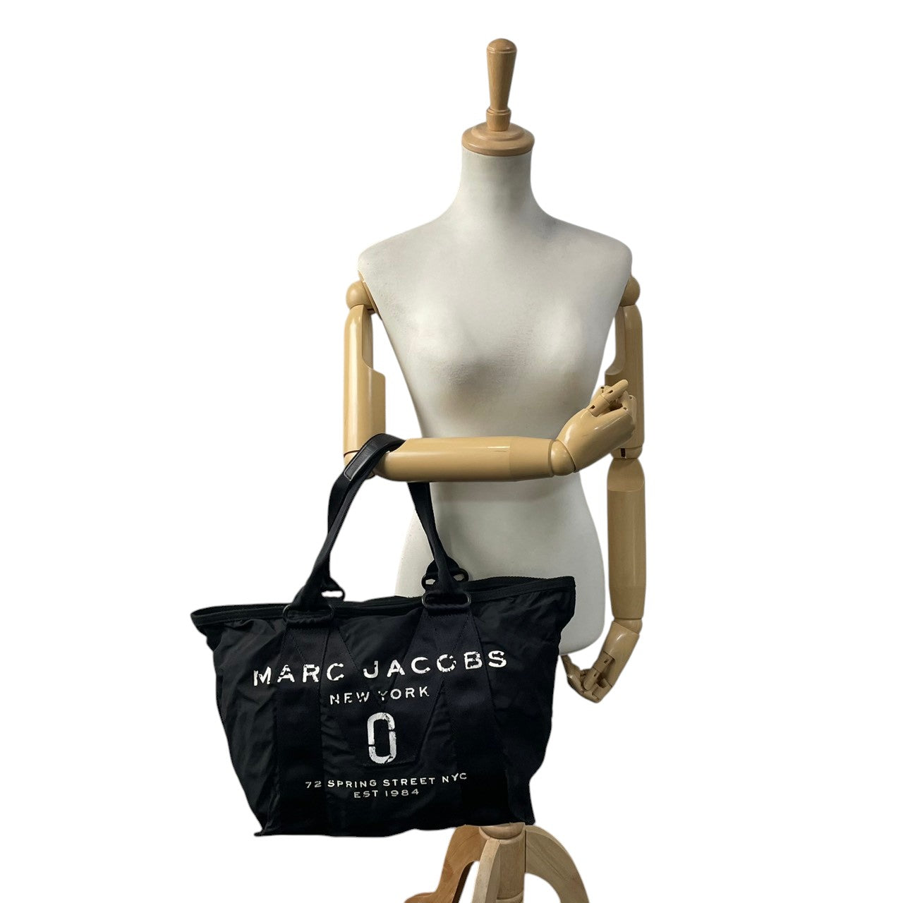 マークジェイコブス New Logo Tote ニュー ロゴ トート トートバッグ ハンドバッグ 手提げ A4収納 ナイロン ブラック 黒 ロゴプリント カジュアル デイリー 通勤 通学 レディース メンズ 人気 S3