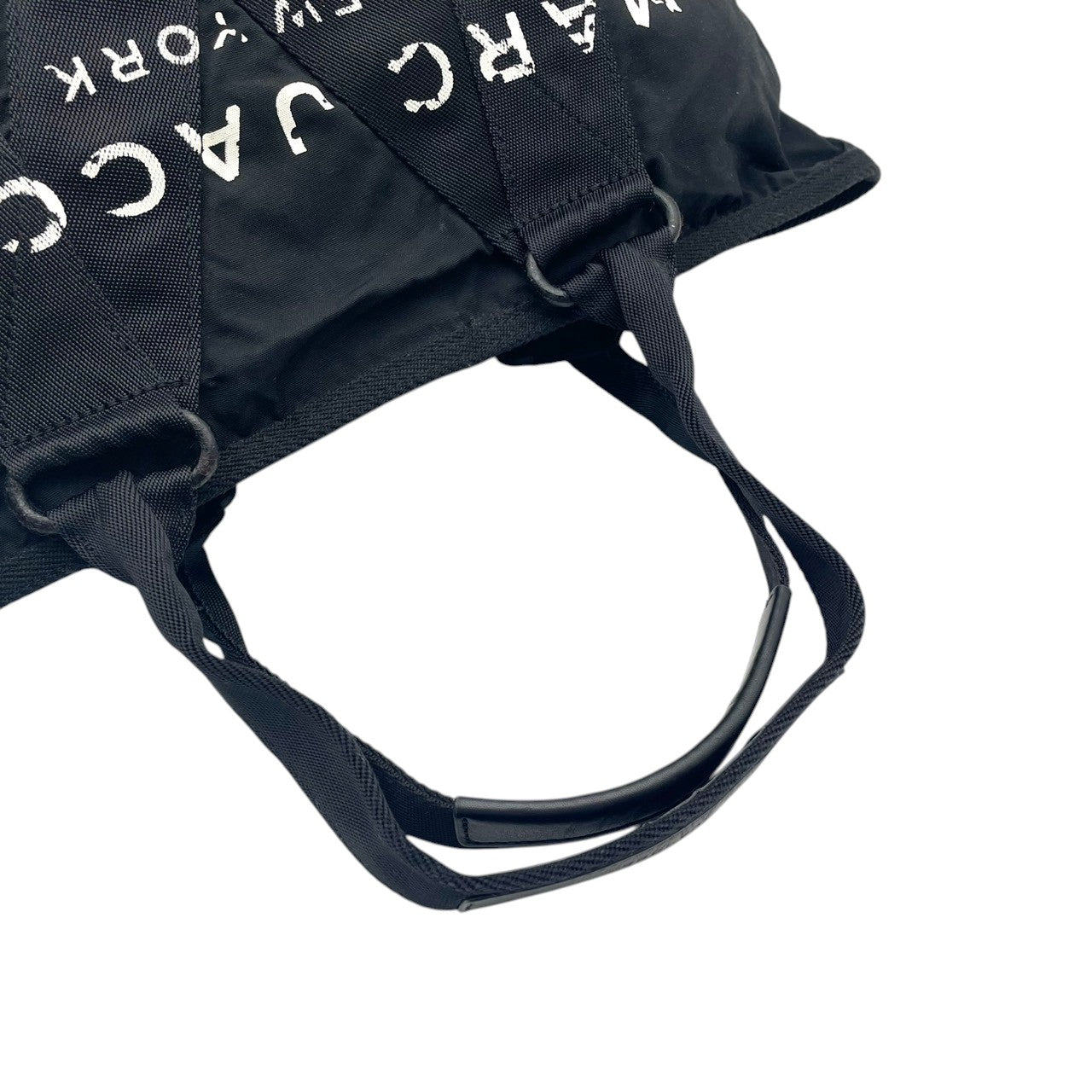 マークジェイコブス New Logo Tote ニュー ロゴ トート トートバッグ ハンドバッグ 手提げ A4収納 ナイロン ブラック 黒 ロゴプリント カジュアル デイリー 通勤 通学 レディース メンズ 人気 S3