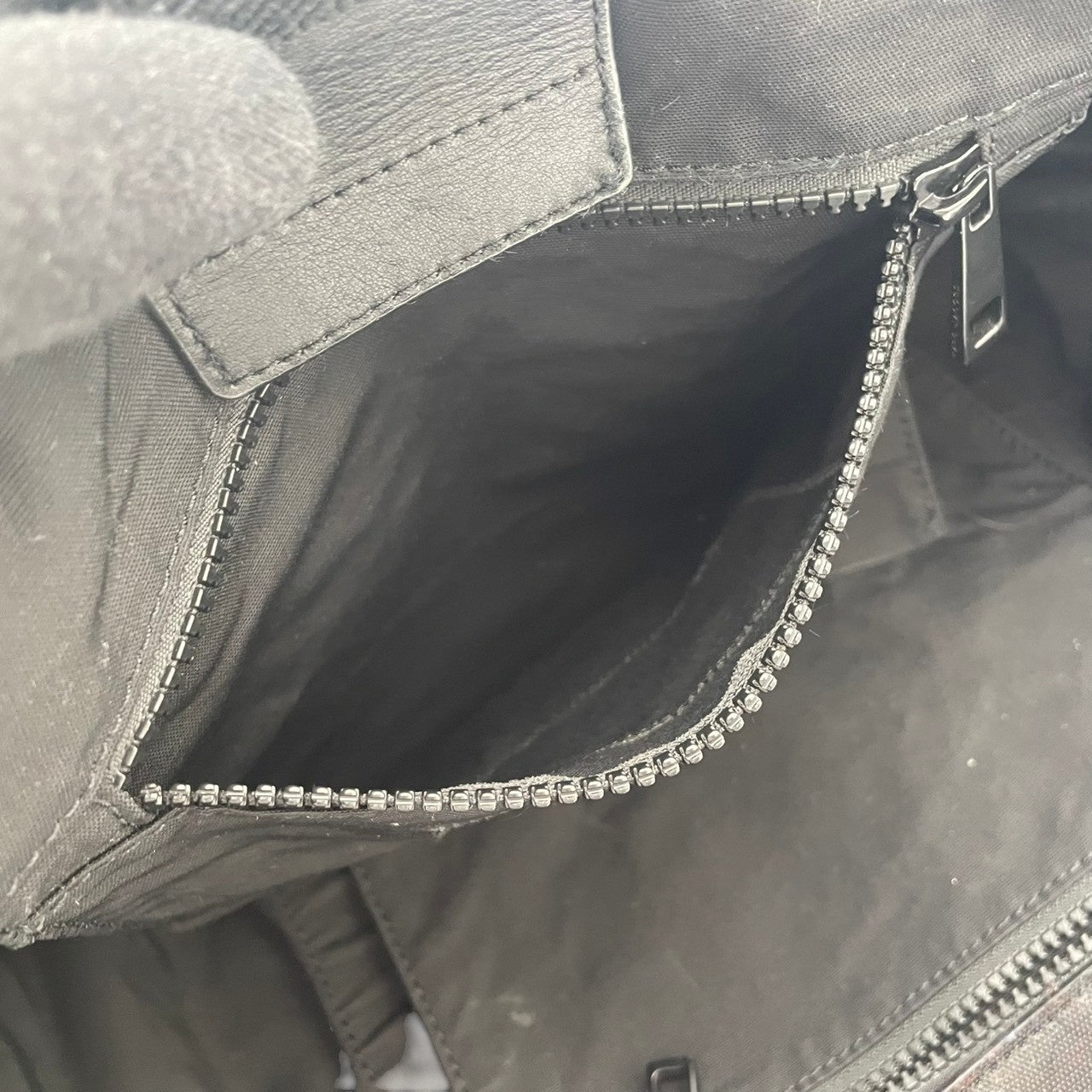 マークジェイコブス New Logo Tote ニュー ロゴ トート トートバッグ ハンドバッグ 手提げ A4収納 ナイロン ブラック 黒 ロゴプリント カジュアル デイリー 通勤 通学 レディース メンズ 人気 S3