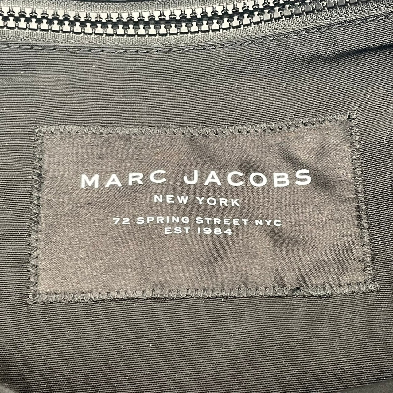 マークジェイコブス New Logo Tote ニュー ロゴ トート トートバッグ ハンドバッグ 手提げ A4収納 ナイロン ブラック 黒 ロゴプリント カジュアル デイリー 通勤 通学 レディース メンズ 人気 S3