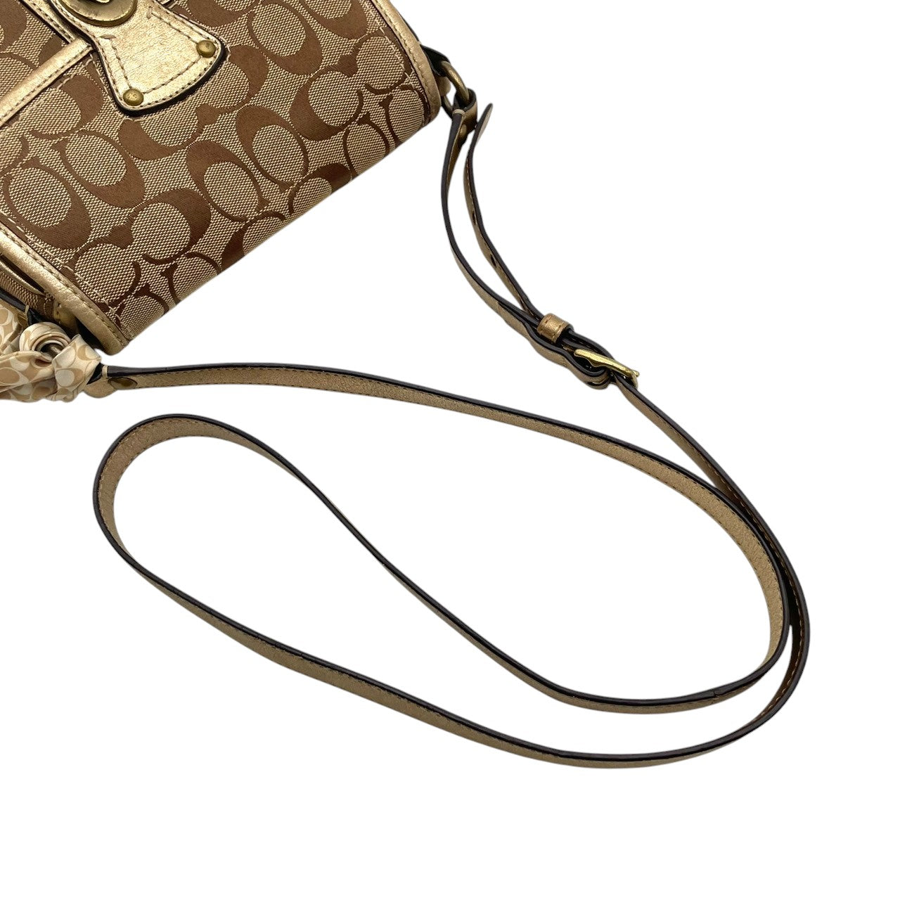 コーチ COACH シグネチャー ターンロック キャンバス レザー ショルダーバッグ 斜め掛け ベージュ ゴールド金具 エレガント カジュアル デイリー お出かけ レディース 女性 人気 定番 10566S S3