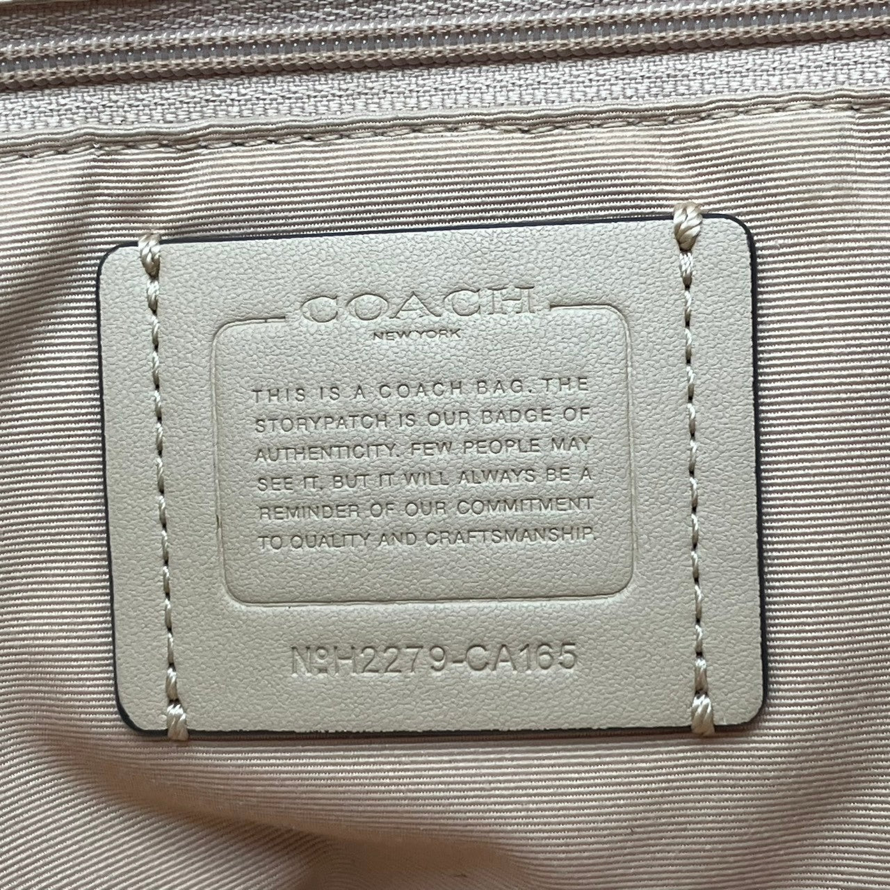 コーチ COACH アンディ トートバッグ ハンドバッグ 肩掛け A4収納 ペブルドレザー 本革 アイボリー ライトベージュ ブラウン ゴールド金具 エンボス 馬車ロゴ チャーム付き エレガント デイリー 通勤 通学 レディース 女性 人気 CA165 S3