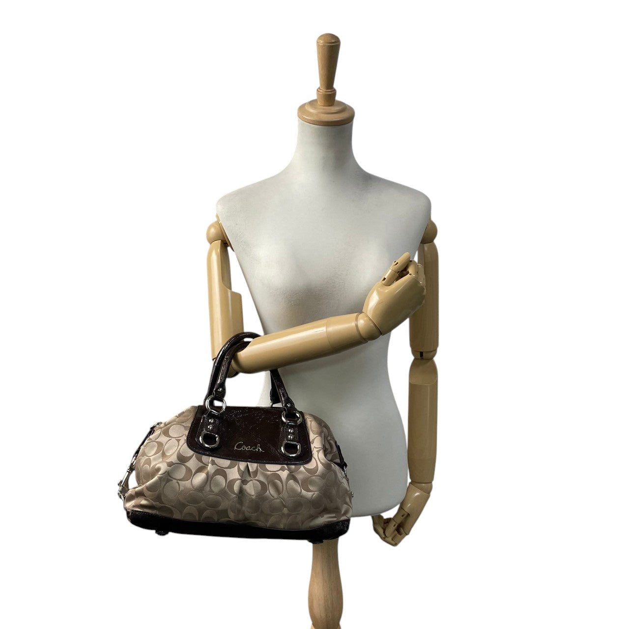 コーチ COACH アシュレイ シグネチャー サテン サッチェル 2WAY ハンドバッグ ショルダーバッグ 斜め掛け ベージュ ブラウン 茶色 シルバー金具 エレガント カジュアル お出かけ デイリー レディース 女性 人気 定番 F15443 S3