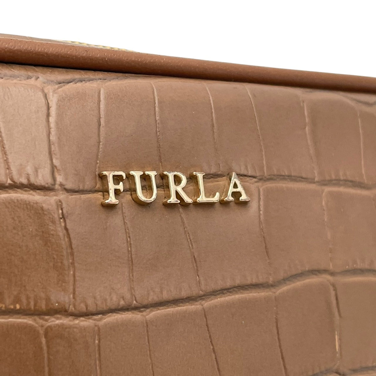 フルラ FURLA リリー LILLI ショルダーバッグ 斜め掛け ポシェット カメラバッグ ダブルジップ 型押しレザー 本革 ブラウン 茶色 ゴールド金具 エレガント カジュアル デイリー お出かけ コンパクト レディース 女性 人気 定番 S88